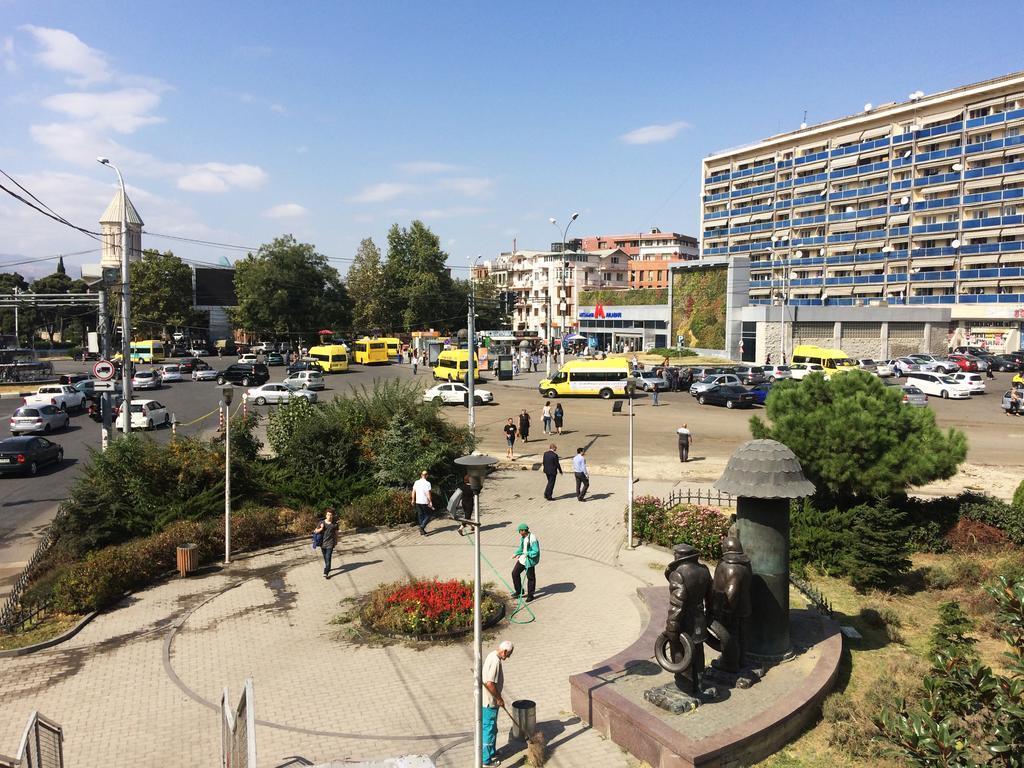 Modern Apartment Avlabari Tbilisi Exteriör bild